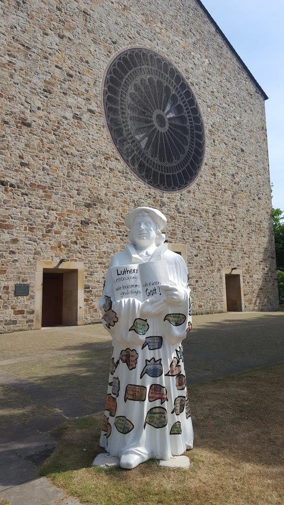 Foto: Lutherstatue vor Hl. Kreuz - Dülmen