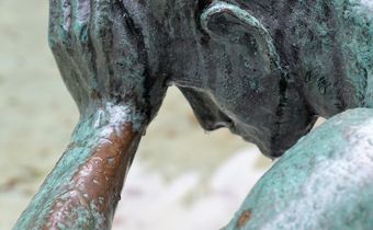 Bild: nachdenkliche Statue